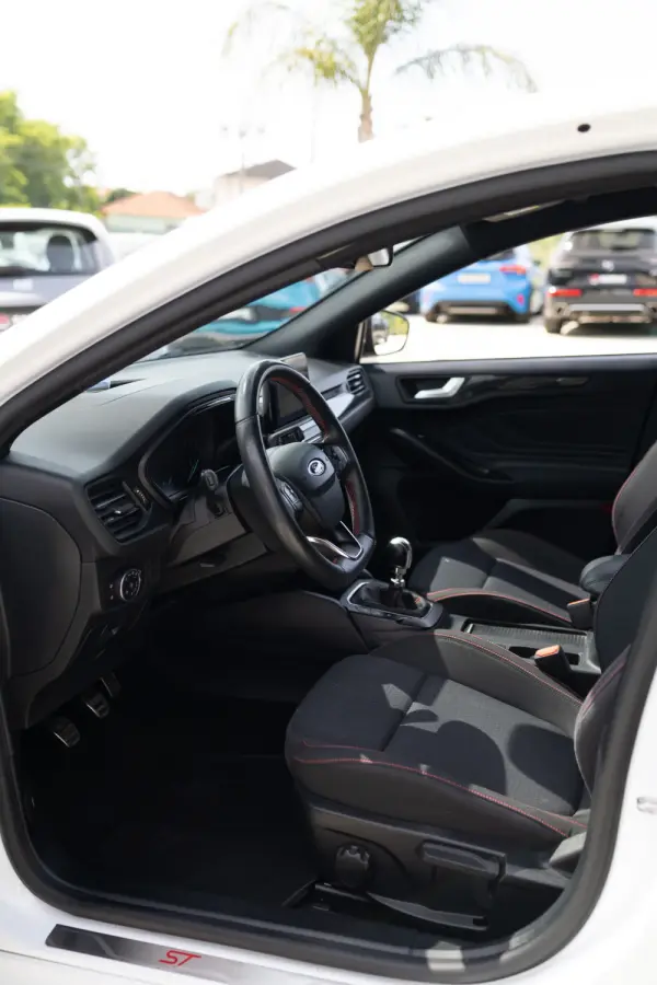 Ford Focus 1.0 EcoBoost S&S ST-LINE 16