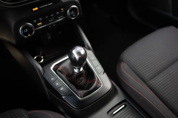 Ford Focus 1.0 EcoBoost S&S ST-LINE 18