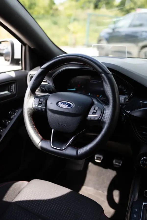 Ford Focus 1.0 EcoBoost S&S ST-LINE 25
