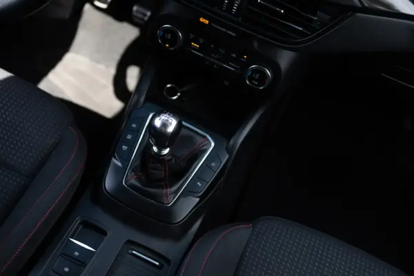 Ford Focus 1.0 EcoBoost S&S ST-LINE 27