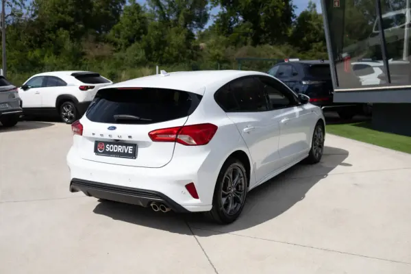 Ford Focus 1.0 EcoBoost S&S ST-LINE 28
