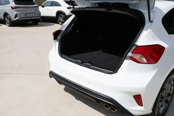 Ford Focus 1.0 EcoBoost S&S ST-LINE 32