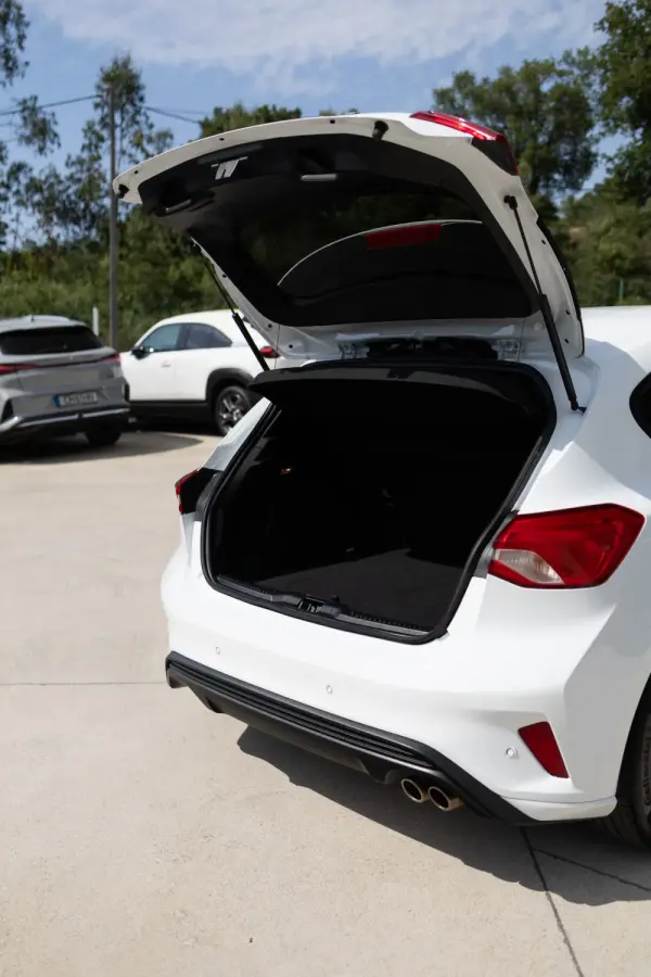 Ford Focus 1.0 EcoBoost S&S ST-LINE 33