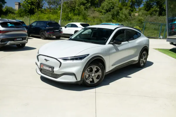 Ford Mustang Mach-E 75.7 kWh Premium AWD 9
