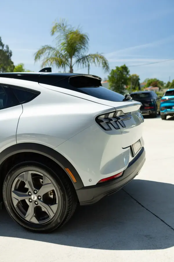 Ford Mustang Mach-E 75.7 kWh Premium AWD 21