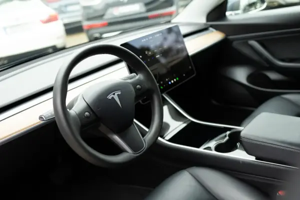 Tesla Model 3 Standard RWD Plus 2