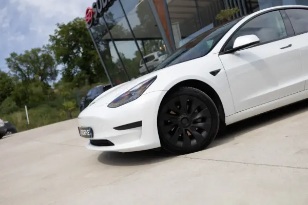 Tesla Model 3 Standard Range Plus RWD 6