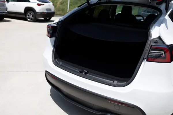 Tesla Model Y Standard RWD 27