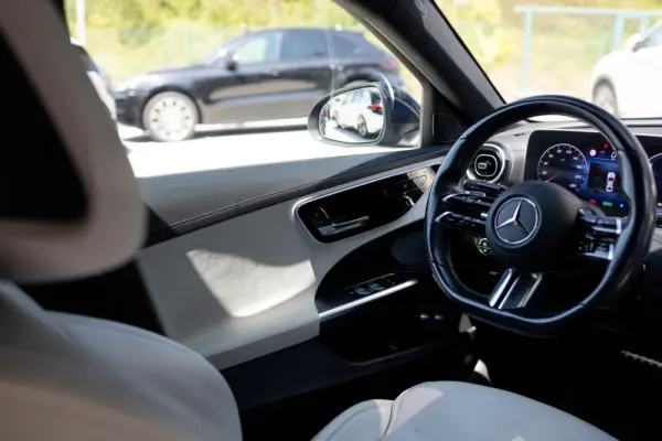 Mercedes-Benz C 300 e AMG Line 28