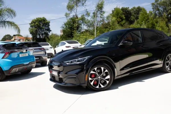 Ford Mustang Mach-E AWD PREMIUM 8