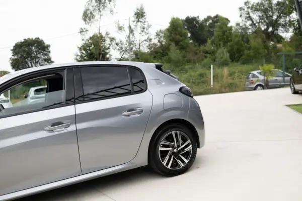 Peugeot 208 1.2 PureTech Allure 14
