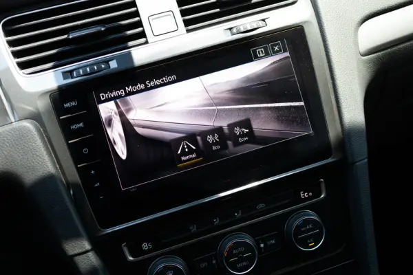 Volkswagen e-Golf Standard 17