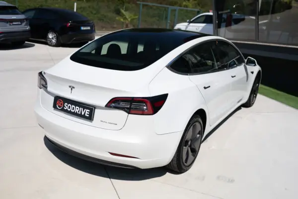 Tesla Model 3 Long-Range Dual Motor AWD 18