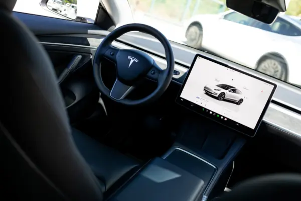 Tesla Model 3 Standard Range Plus RWD 2