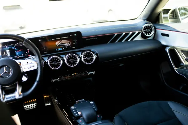 Mercedes-Benz CLA 45 AMG S Shooting Brake 4Matic+ 42