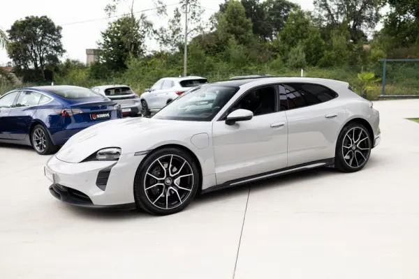 Porsche Taycan Sport Turismo Outro 5