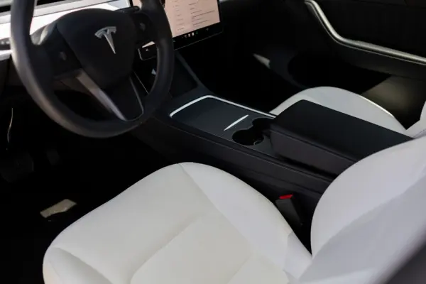 Tesla Model Y Standard 16