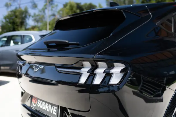 Ford Mustang Mach-E AWD PREMIUM 7