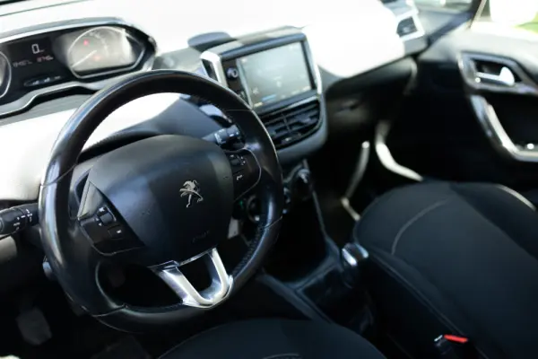 Peugeot 208 1.6 BlueHDi Style 2