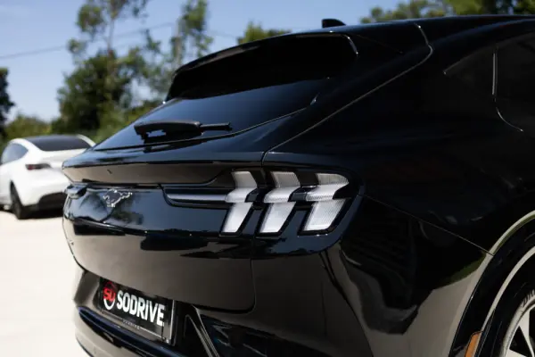 Ford Mustang Mach-E AWD PREMIUM 19