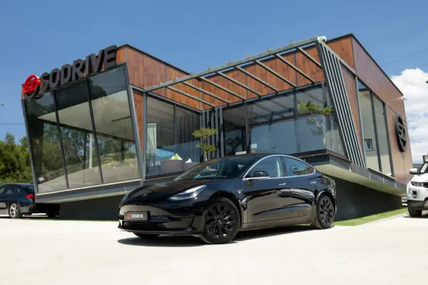 Tesla Model 3 Standard Range Plus RWD 1