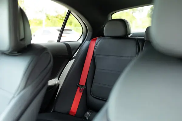 Mercedes-Benz C 300 e AMG Line 11