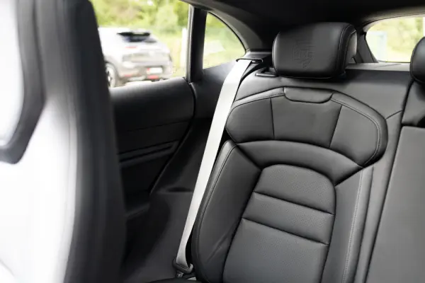 Porsche Taycan Sport Turismo Outro 15