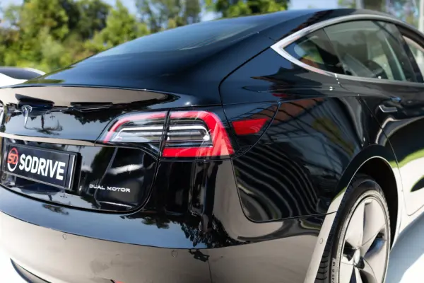 Tesla Model 3 Long-Range Dual Motor AWD 16