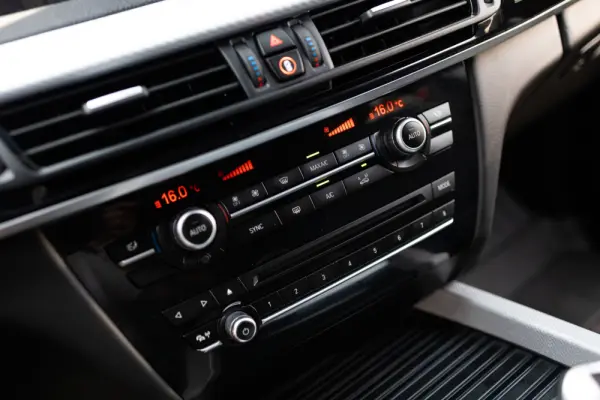 BMW X5 40e xDrive Pack M 8