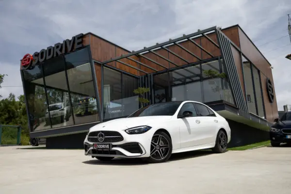 Mercedes-Benz C 300 e AMG Line 1