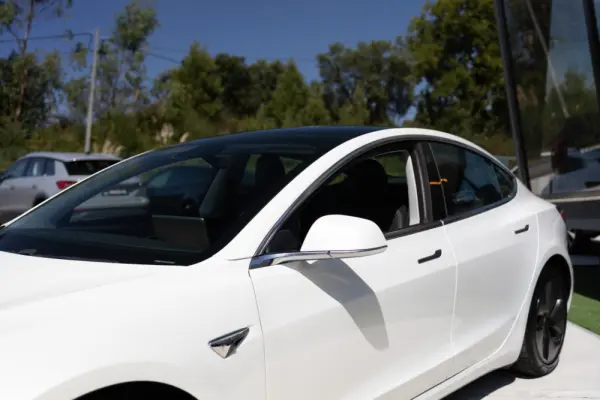 Tesla Model 3 Long-Range Dual Motor AWD 11