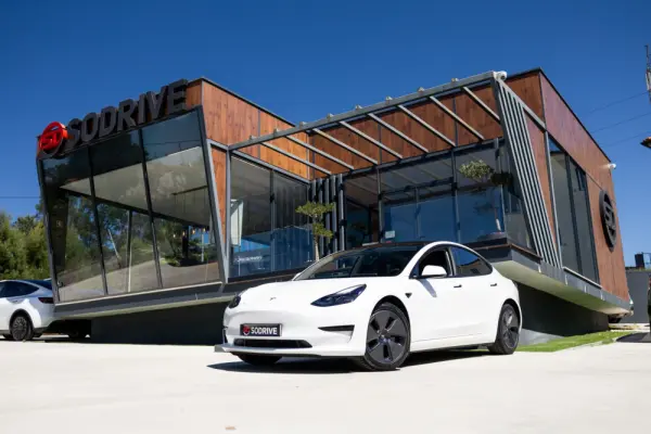 Tesla Model 3 Standard Range Plus RWD 1