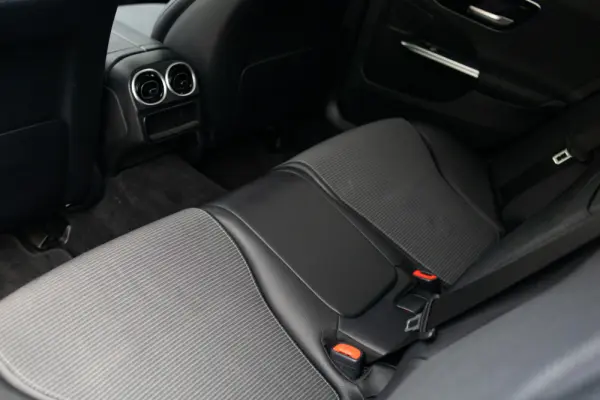Mercedes-Benz C 300 e Avantgarde 25