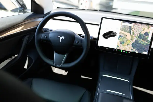 Tesla Model 3 Standard Range Plus RWD 2