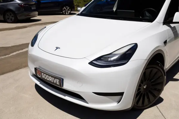 Tesla Model Y Standard RWD 16