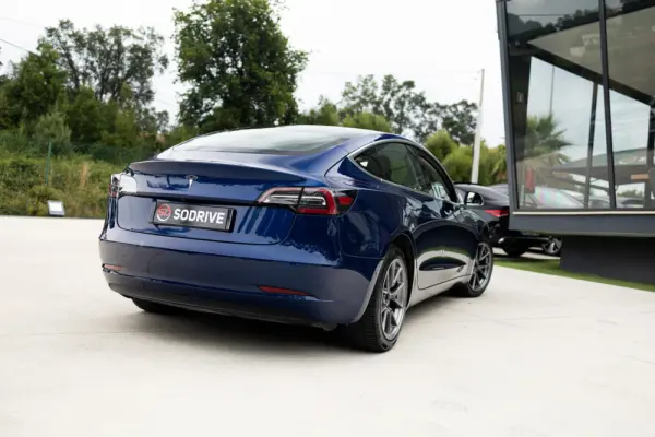 Tesla Model 3 Standard Range Plus RWD 6