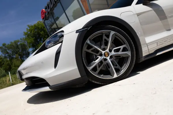 Porsche Taycan Cross Turismo 4 30