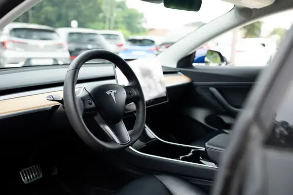 Tesla Model 3 Standard Range Plus RWD 2