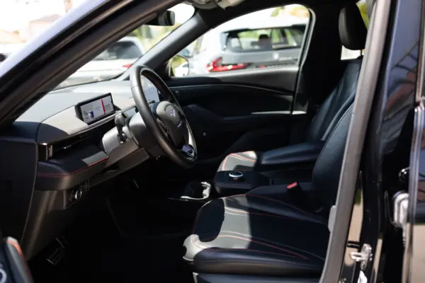 Ford Mustang Mach-E AWD PREMIUM 8