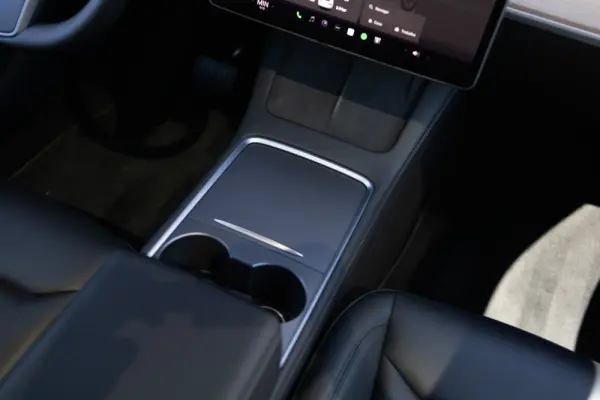 Tesla Model Y Standard 8