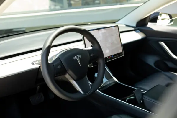 Tesla Model 3 Standard Range Plus RWD 2