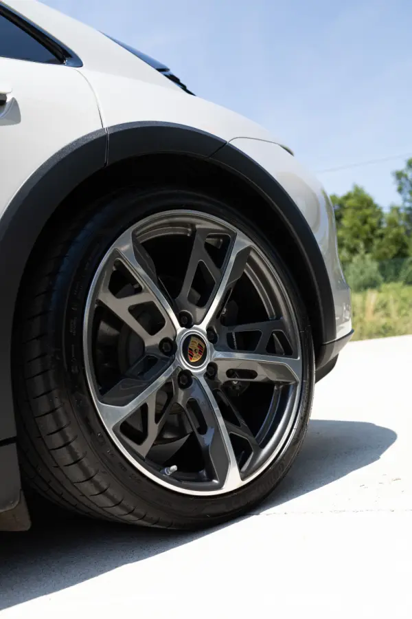 Porsche Taycan Cross Turismo 4 10
