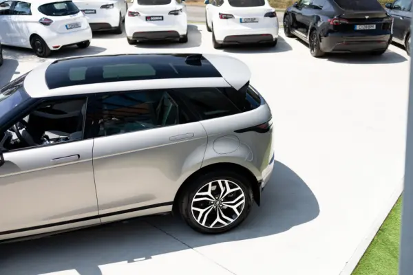 Land Rover Range Rover Evoque P300e R-Dynamic HSE 9