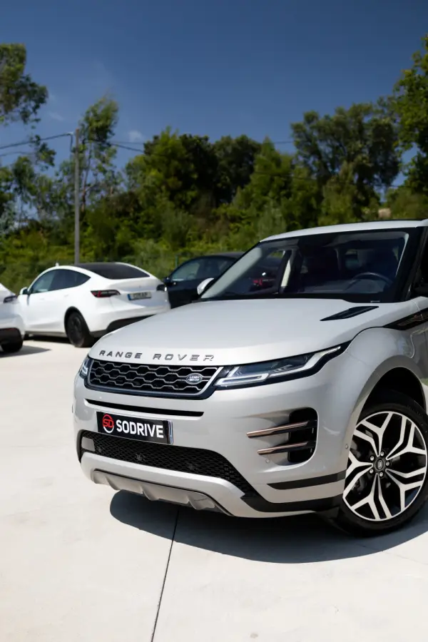 Land Rover Range Rover Evoque P300e R-Dynamic HSE 17