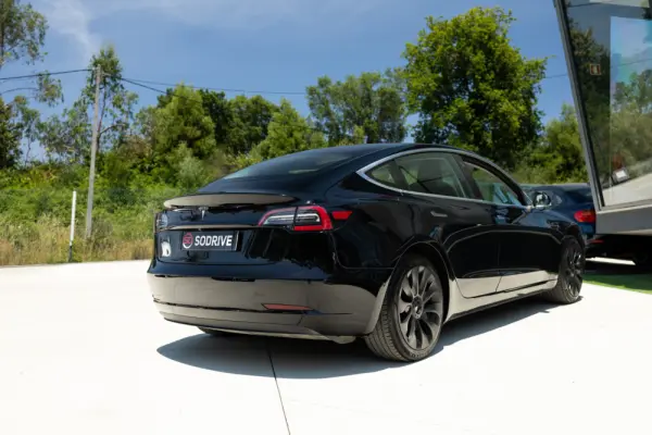 Tesla Model 3 Standard RWD Plus 16