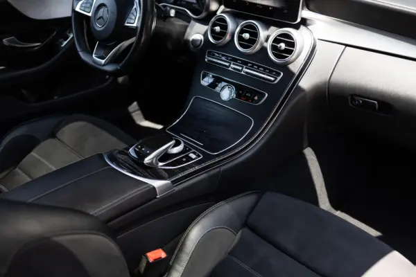 Mercedes-Benz C 220 d 9G-TRONIC AMG Line 19