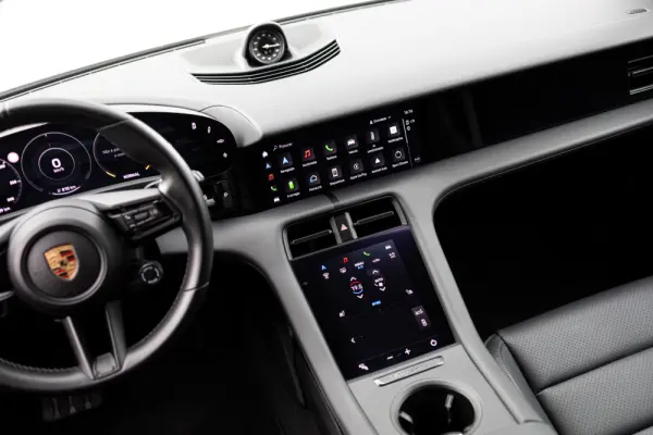 Porsche Taycan Sport Turismo Outro 31