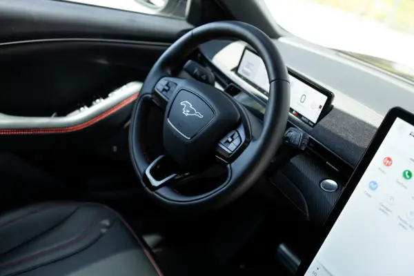 Ford Mustang Mach-E 75.7 kWh Premium AWD 33