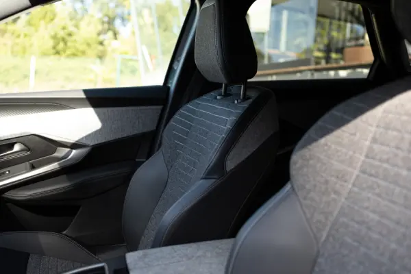 Peugeot E-3008 73 kWh Allure 27