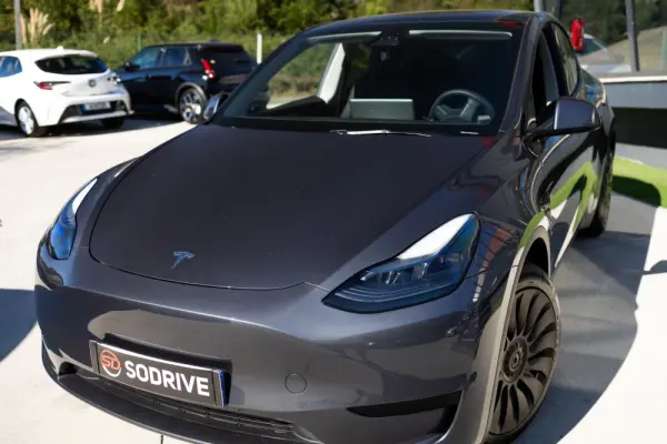 Tesla Model Y Standard 8